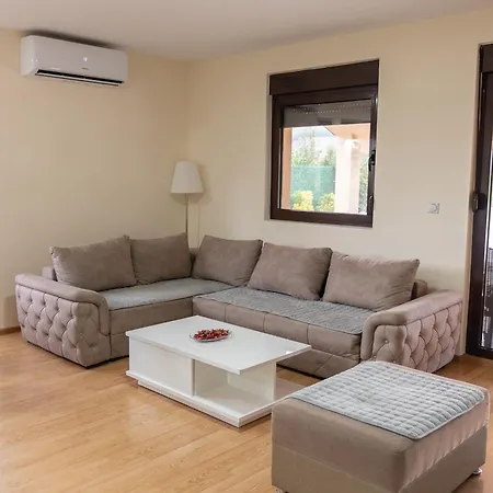 아파트 Ilic House